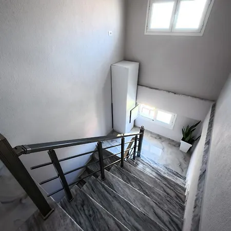 Rent Alvin - Luxury Near The Appartement Pogradec