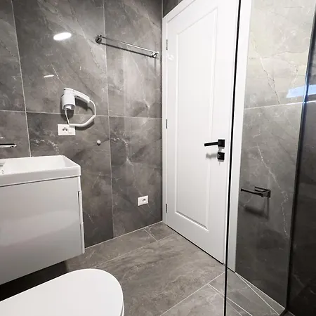 Rent Alvin - Luxury Near The Pogradec